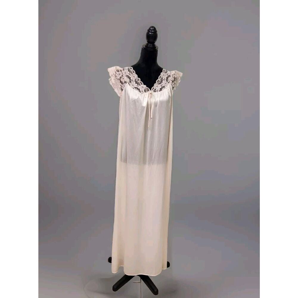 Katz Vintage Women's Floral Embroidered Detail Lightweight Nightgown Size M ?